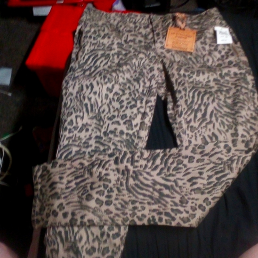 Democracy size 10 cheetah print